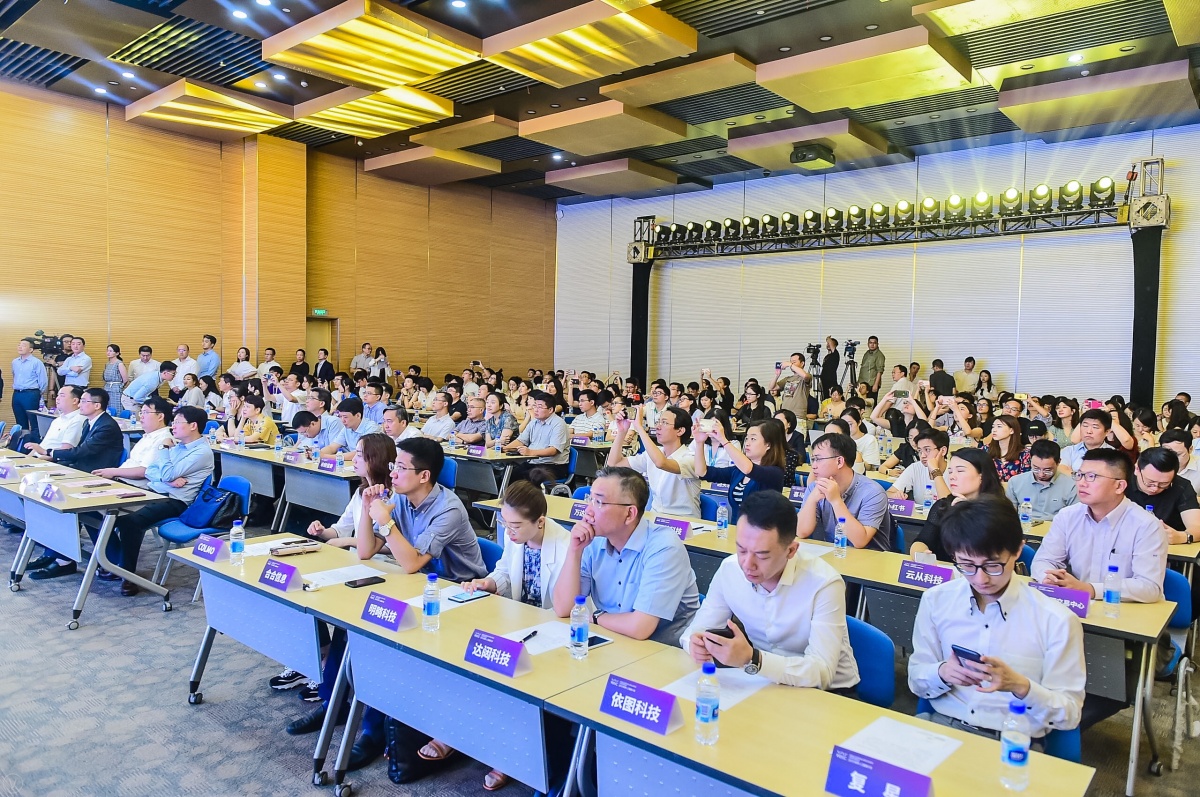 2019世界人工智能大会倒计时30天合作伙伴发布暨志愿者授旗仪式在沪举办