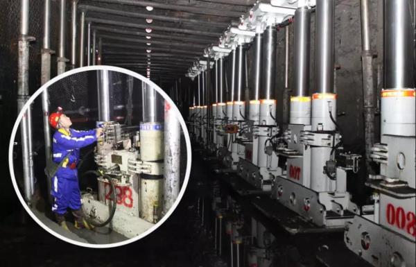 陕西煤业与中国矿业科学协同创新联盟、中国科学院何满潮院士团队合作共同实施的无煤柱自成巷“110/N00工法”