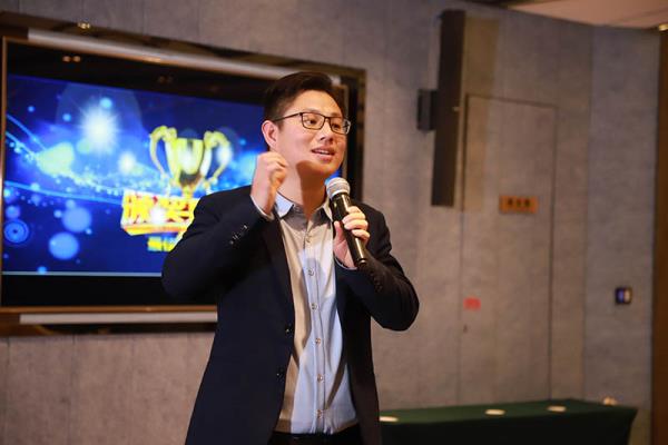 凯悦宝马闵经理发表讲话及新品培训