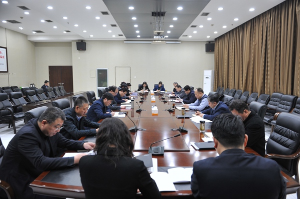 重装集团党委中心组扩大会议专题学习传达陕煤集团二届五次职代会暨2021年工作会精神