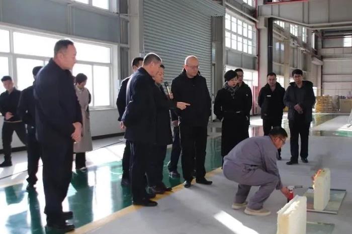晶雪节能董秘回复：公司目前在手订单充足。公司掌握用于冷库和建筑围护系统的节能隔热保温材料最前沿的工艺技术及制造方法研发水平行业领先。合作客户有万科物流、三全食品、锦江麦德龙、丽珠集团、众兴菌业、特斯拉、中国核电等。为响应国际社会《关于消耗