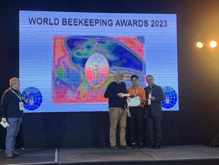 蜂奥荣获中国首个“国际蜂业科技创新金奖”