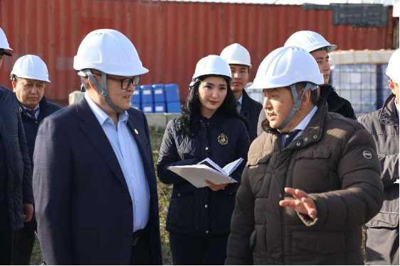 吉尔吉斯斯坦总理阿·扎帕罗夫到陕煤集团中亚能源公司中大石油海外项目考察调研